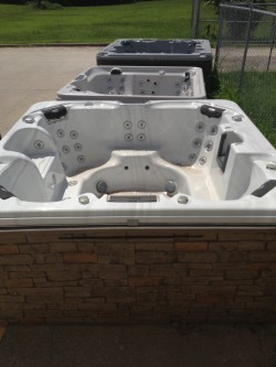 Cal Spa Escape Series ES864B w/ rock